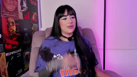 Snapshot of uveuvedee chatting on 12, 9, 2025 Val help me get 100 thumbs up 3 online show from 12, 9, 2025