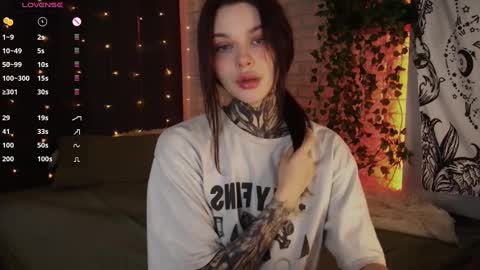 Snapshot of uwu_eva chatting on 13, 12, 2024 Eva online show from 13, 12, 2024