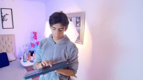 Snapshot of uyukie chatting on 7, 10, 2025 UYUKIE online show from 7, 10, 2025