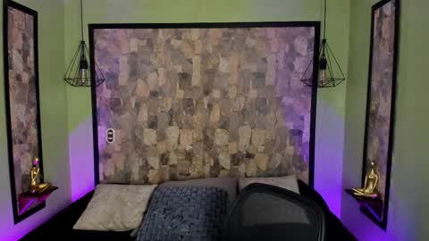 Snapshot of uyukie chatting on 18, 10, 2025 UYUKIE online show from 18, 10, 2025