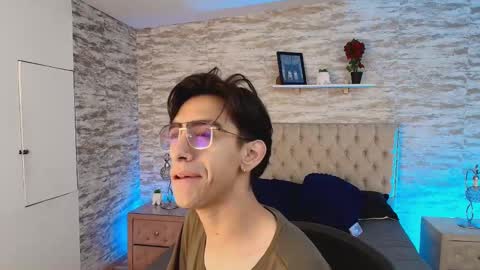 Snapshot of uyukie chatting on 30, 10, 2025 UYUKIE online show from 30, 10, 2025