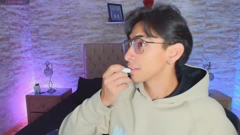 Snapshot of uyukie chatting on 3, 11, 2025 UYUKIE online show from 3, 11, 2025