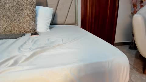 VaiaLowell online show from 14, 2, 2026