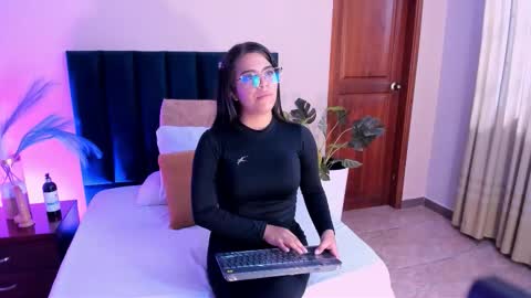 VaiaLowell online show from 2, 3, 2026