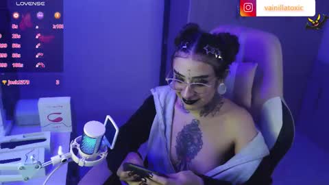 Snapshot of vainilla_l chatting on 1, 10, 2025 Vainilla Independent model online show from 1, 10, 2025
