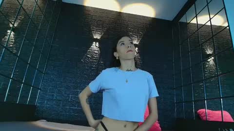 V A I O L E T T  S M I T H online show from 27, 2, 2025