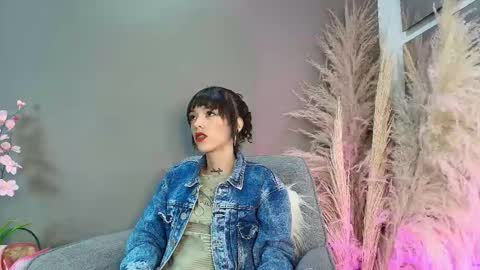 V A I O L E T T  S M I T H online show from 4, 2, 2026