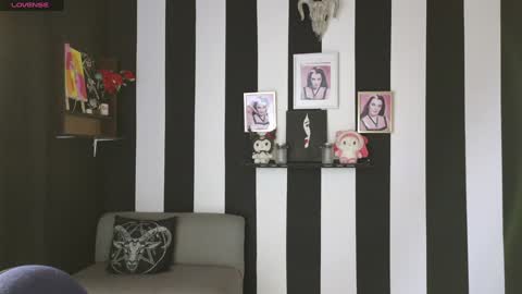 first of all... who are u online show from 21, 12, 2024