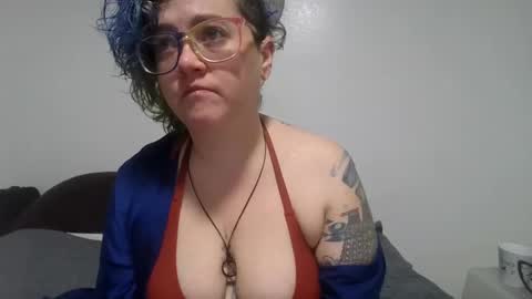 valarieak online show from 9, 10, 2025