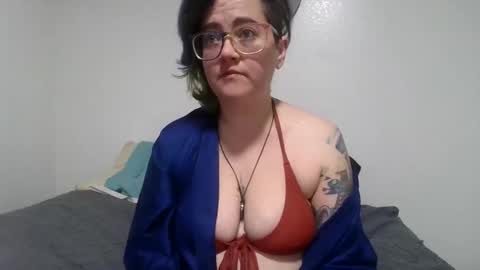 valarieak online show from 13, 10, 2025