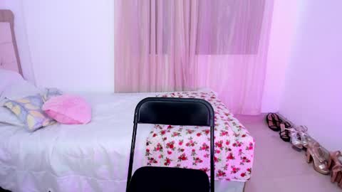 Snapshot of vale_kross chatting on 20, 5, 2026 HI IM NEW online show from 20, 5, 2026