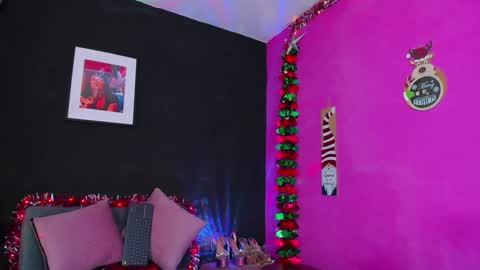 Snapshot of valenmilan chatting on 11, 12, 2024 valentina milan online show from 11, 12, 2024