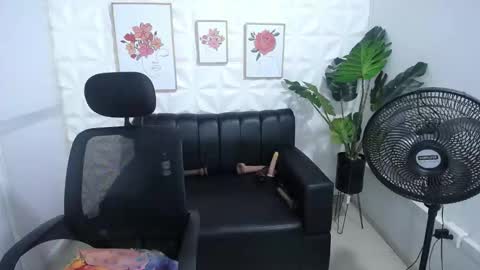 Snapshot of valentina_mature chatting on 13, 2, 2025 Valentina online show from 13, 2, 2025