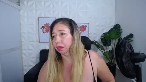 Snapshot of valentina_mature chatting on 2, 3, 2025 Valentina online show from 2, 3, 2025