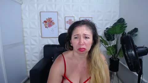 Snapshot of valentina_mature chatting on 4, 3, 2025 Valentina online show from 4, 3, 2025