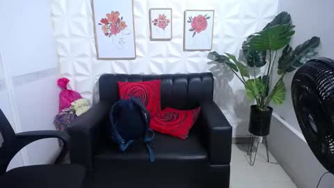 Snapshot of valentina_mature chatting on 7, 3, 2025 Valentina online show from 7, 3, 2025