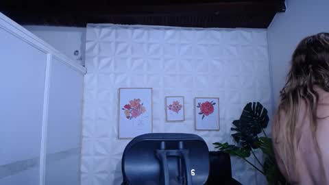 Snapshot of valentina_mature chatting on 8, 9, 2025 Valentina online show from 8, 9, 2025