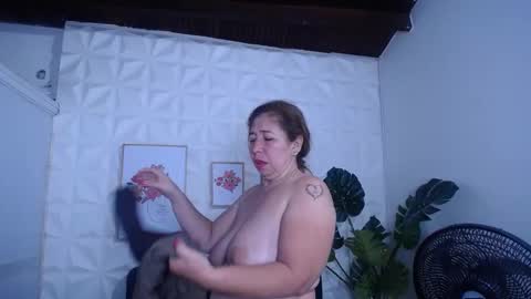 Snapshot of valentina_mature chatting on 16, 9, 2025 Valentina online show from 16, 9, 2025