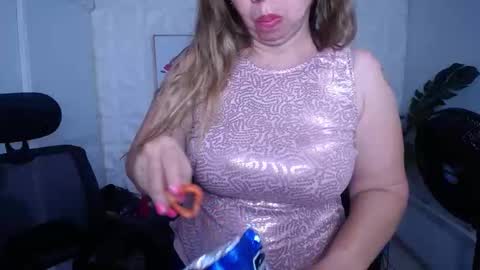 Snapshot of valentina_mature chatting on 18, 9, 2025 Valentina online show from 18, 9, 2025
