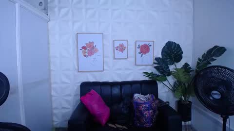 Snapshot of valentina_mature chatting on 20, 9, 2025 Valentina online show from 20, 9, 2025