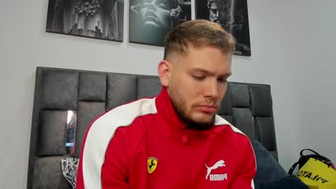 Valentino Ferrari online show from 22, 12, 2024