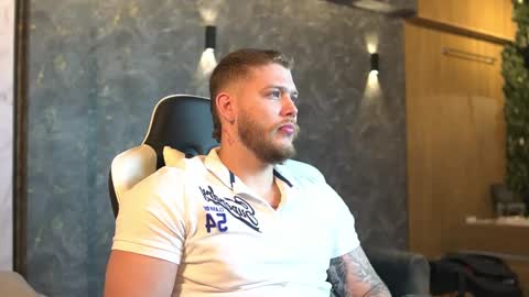 Valentino Ferrari online show from 23, 9, 2025