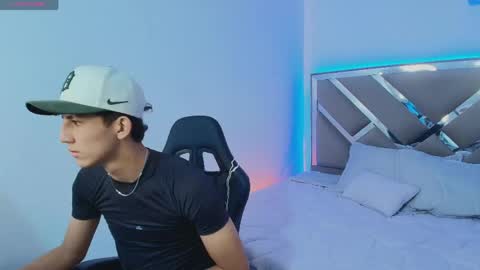 valentino_rey online show from 15, 4, 2026