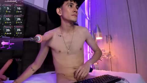 Snapshot of valentinomoreti chatting on 28, 2, 2025 Valentino online show from 28, 2, 2025