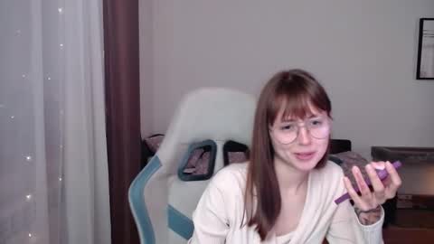 Snapshot of valents_cherry chatting on 8, 11, 2025 Valentina online show from 8, 11, 2025