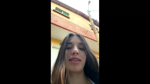Snapshot of valeria_mendozza chatting on 1, 1, 2025 online show from 1, 1, 2025