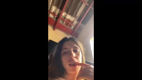 Snapshot of valeria_mendozza chatting on 2, 1, 2025 online show from 2, 1, 2025