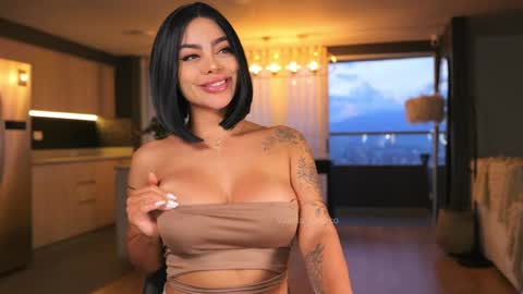 Snapshot of valeria_orozco chatting on 10, 1, 2025 valeria_orozco online show from 10, 1, 2025