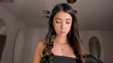 Snapshot of valeriavelvet chatting on 26, 5, 2026 Vale online show from 26, 5, 2026