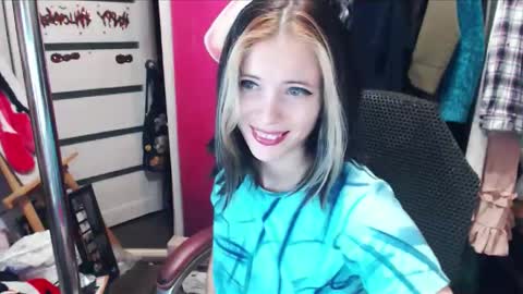 Snapshot of valeriaxkiss chatting on 12, 1, 2025 ValeriaXKiss online show from 12, 1, 2025