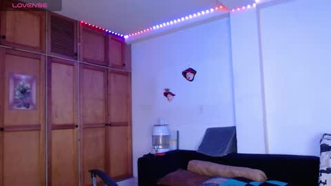 Snapshot of valerie_smile chatting on 4, 3, 2025 Valerie online show from 4, 3, 2025