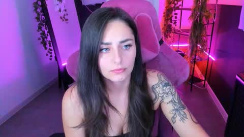 Snapshot of valeriiemills chatting on 3, 10, 2025 Valerie online show from 3, 10, 2025
