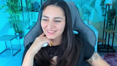 Snapshot of valeriiemills chatting on 10, 10, 2025 Valerie online show from 10, 10, 2025