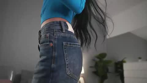 Snapshot of valexielux chatting on 20, 4, 2026 Vale online show from 20, 4, 2026