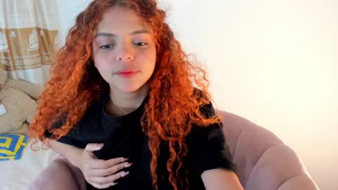 Snapshot of valientegirl_ chatting on 2, 1, 2025 VALIENTE online show from 2, 1, 2025