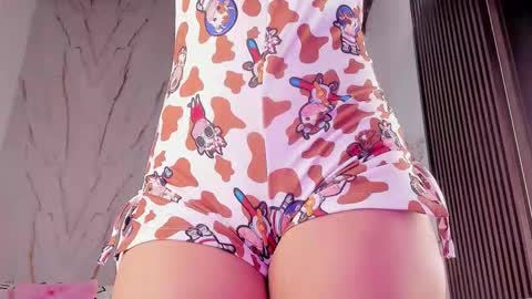 Vallolet Peach  online show from 4, 12, 2025