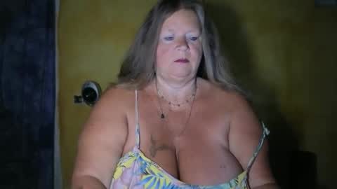 Snapshot of vampwoman chatting on 18, 5, 2026 vampwoman online show from 18, 5, 2026