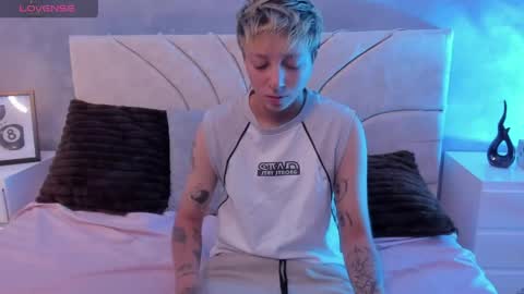 vane_grey online show from 8, 6, 2026