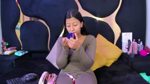 Snapshot of vanelin18 chatting on 15, 7, 2026 Vane online show from 15, 7, 2026