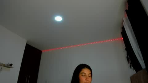 Snapshot of vanesa_g1 chatting on 5, 6, 2026 vanesa_g1 online show from 5, 6, 2026