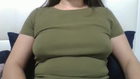 Snapshot of vanesajewel chatting on 3, 11, 2025 VanesaJewel online show from 3, 11, 2025