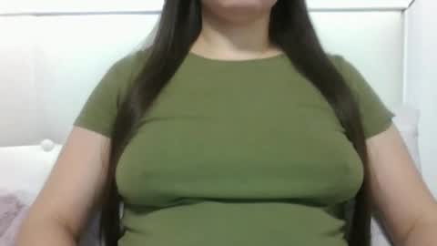 Snapshot of vanesajewel chatting on 12, 11, 2025 VanesaJewel online show from 12, 11, 2025