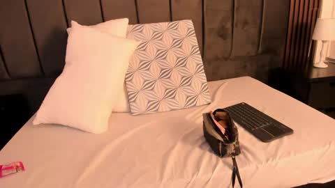 Vanessa Hard online show from 6, 6, 2026