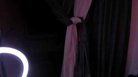 vanessascott_ online show from 17, 5, 2026