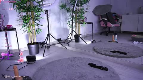 Vanessa Simon online show from 21, 1, 2025