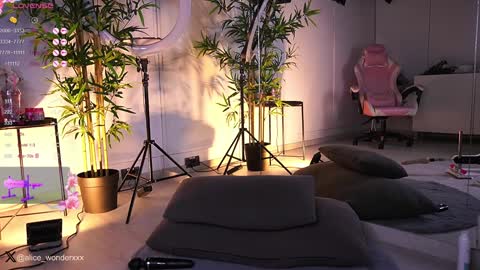 Vanessa Simon online show from 25, 1, 2025